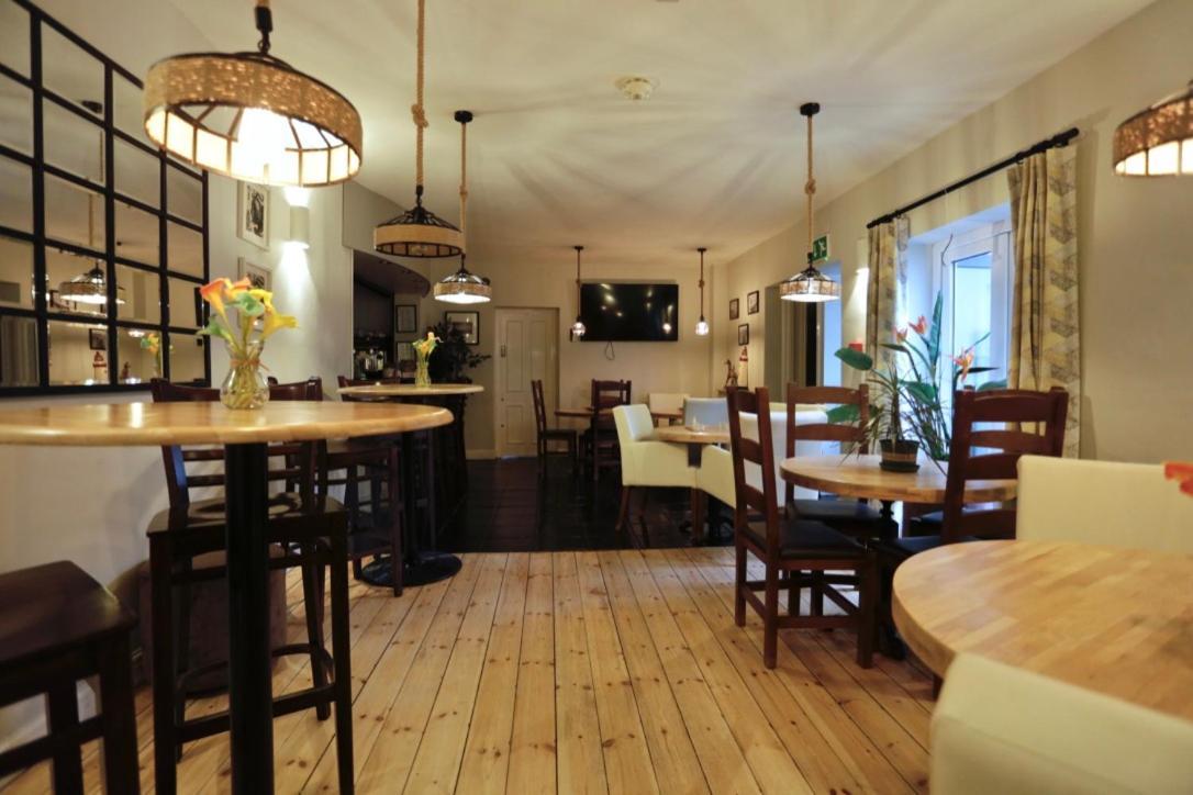 The Dolphin Hotel เอกซ์มัธ ภายนอก รูปภาพ